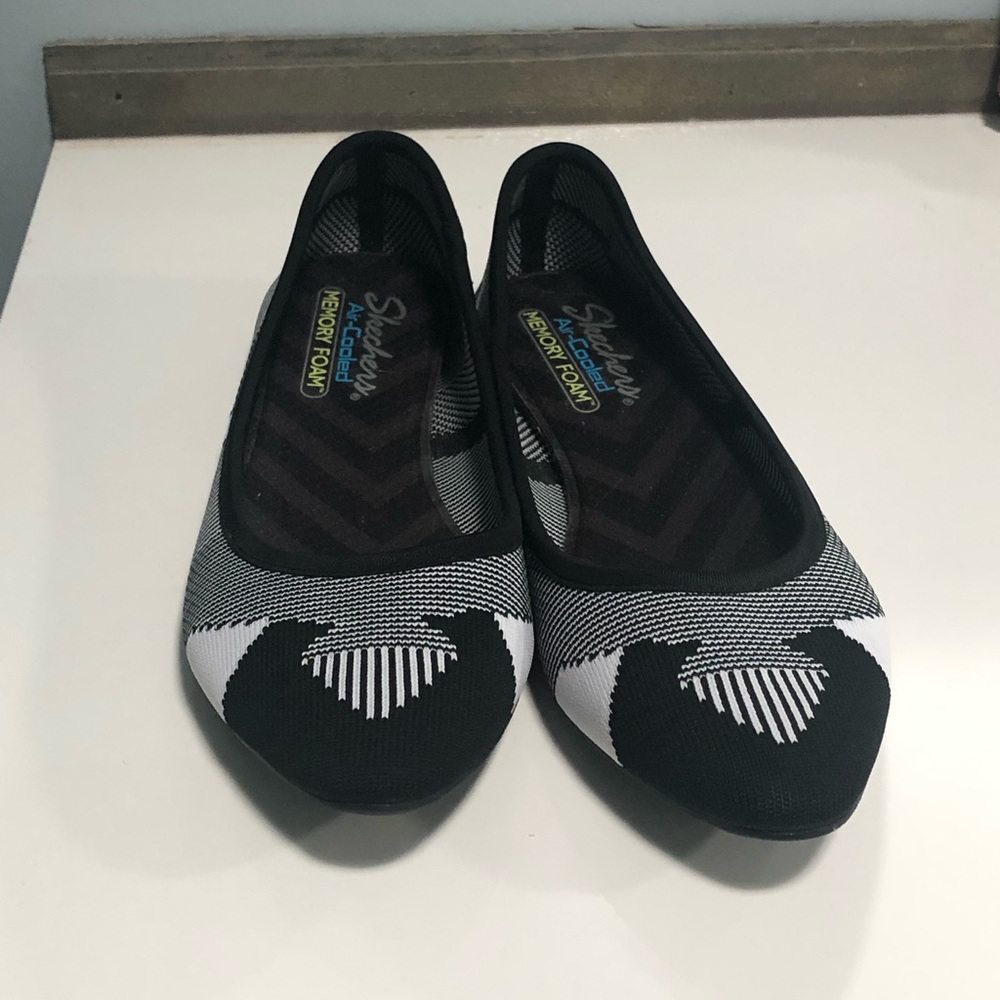 Women’s stretch fit, memory foam dress shoes